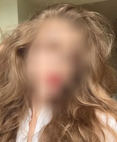 Elif, 20