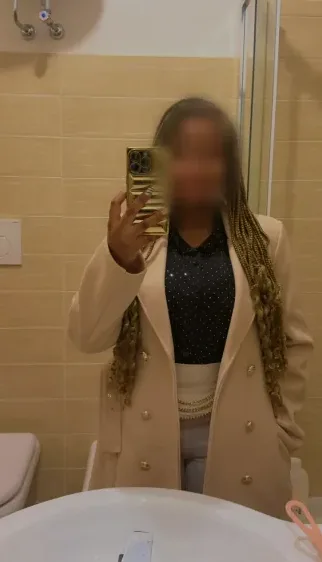 Fiona, 27