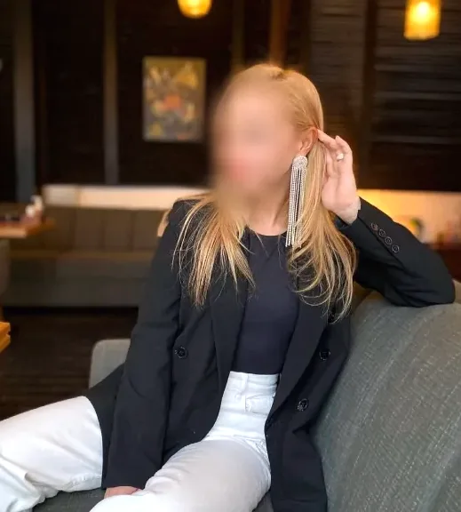 Ingrid, 32