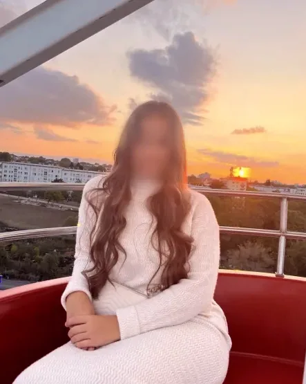 Karin, 19