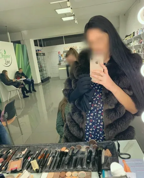 Kathrin, 39