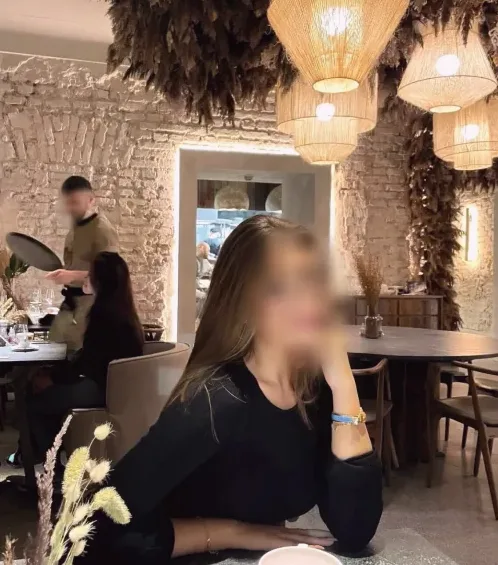 Maja, 25