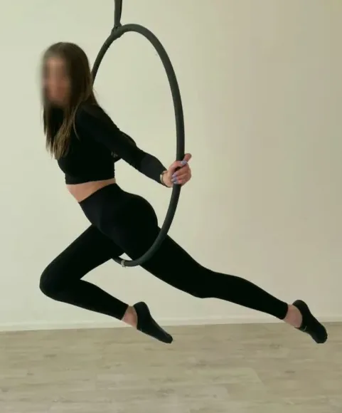 Marie, 25