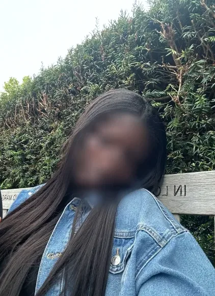 Mia, 26