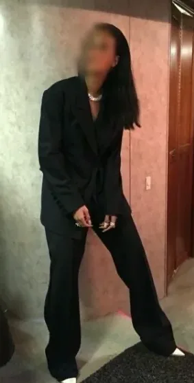 Nadine, 23