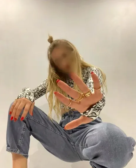 Nadine, 35