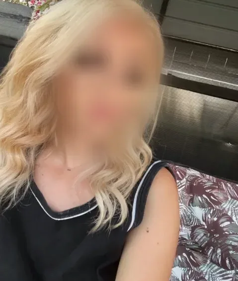 Yvonne, 30